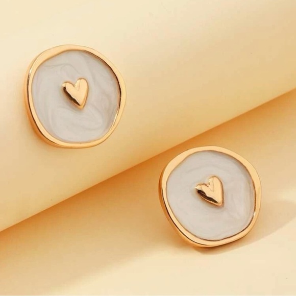 Heart Round White Enamel Stud Earrings - Picture 1 of 2